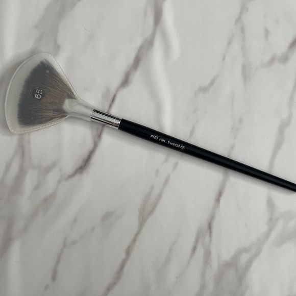 SEPHORA COLLECTION Pro Fan Brush #65 - Picture 3 of 10